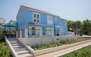 3 Bedroom Beautiful Home In Sutivan